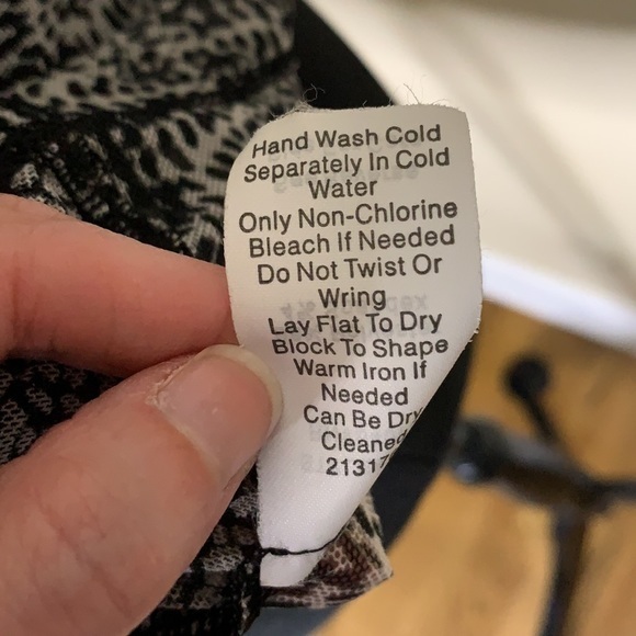 CABI semi sheer ruched top (241) - Picture 6 of 8